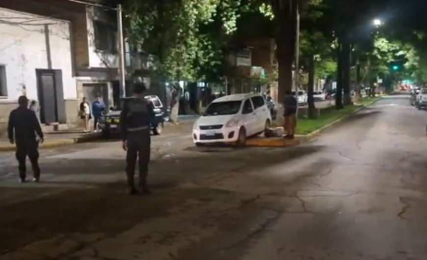 Antisociales disparan contra una vagoneta en pleno centro de Tarija y dejan heridos