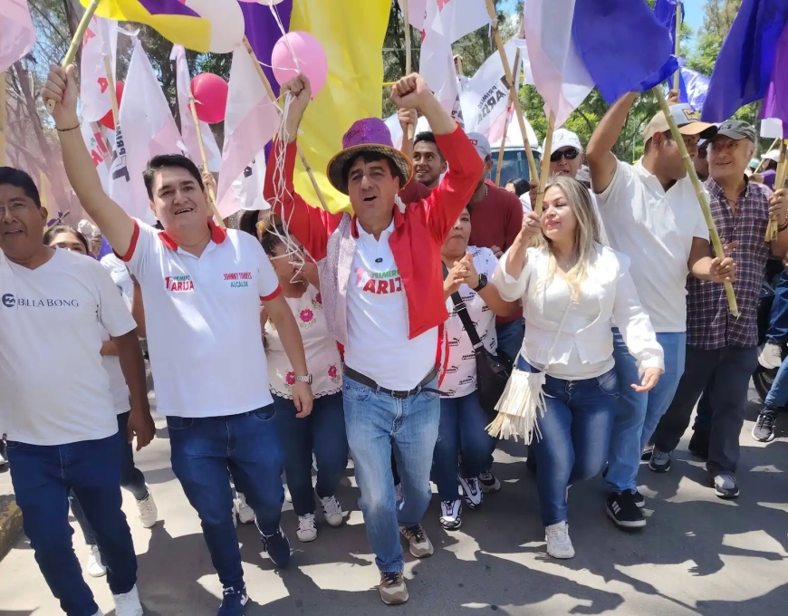 Masiva participación de banderazo de la alianza Primero Tarija, en respaldo a Johnny Torres.