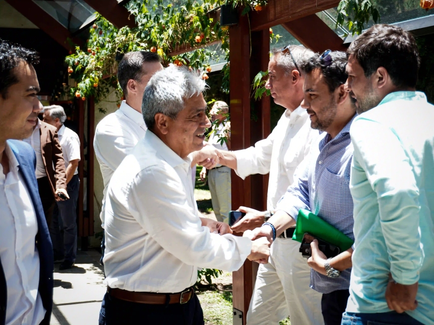 Cossío participó en Cumbre para impulsar el desarrollo de Tarija y plantea al turismo como eje de reactivación.