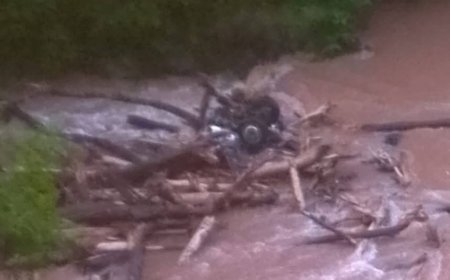 LODO ARRASTRA UNA CAMIONETA EN LA CARRETERA ENTRE RÍOS–TARIJA