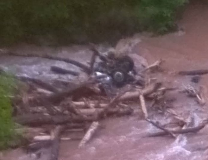 LODO ARRASTRA UNA CAMIONETA EN LA CARRETERA ENTRE RÍOS–TARIJA