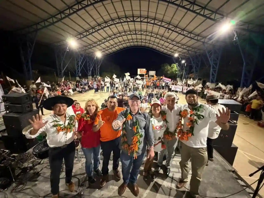 Oliva recorre provincias y firma acuerdos sectoriales en su agenda rumbo a la Gobernación