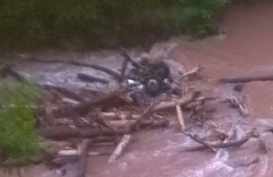 LODO ARRASTRA UNA CAMIONETA EN LA CARRETERA ENTRE RÍOS–TARIJA