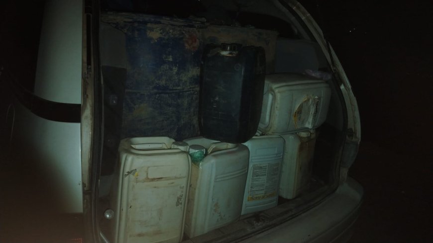 ANH y Policía decomisan más de 3.000 litros de gasolina transportada ilegalmente en Chuquisaca