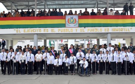 Defensa entrega por primera vez libretas militares a personas con discapacidad en Bolivia