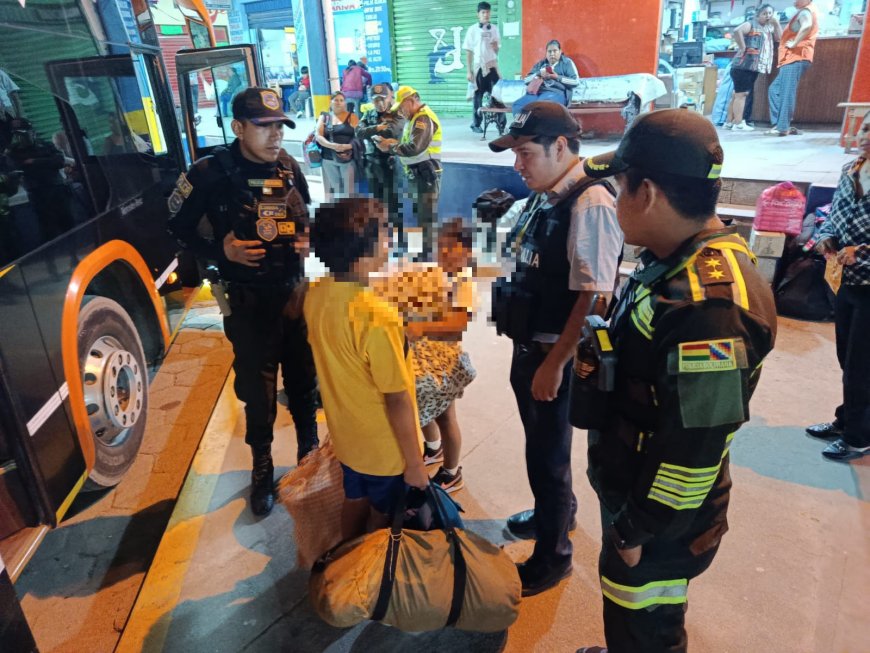 Menores viajaban solos a Santa Cruz y fueron retenidos durante un operativo contra la trata y tráfico.