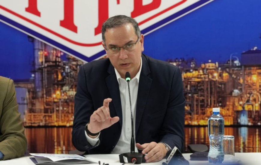 Gobierno investiga presunta salida irregular del exdirector de YPFB Yussef Akly