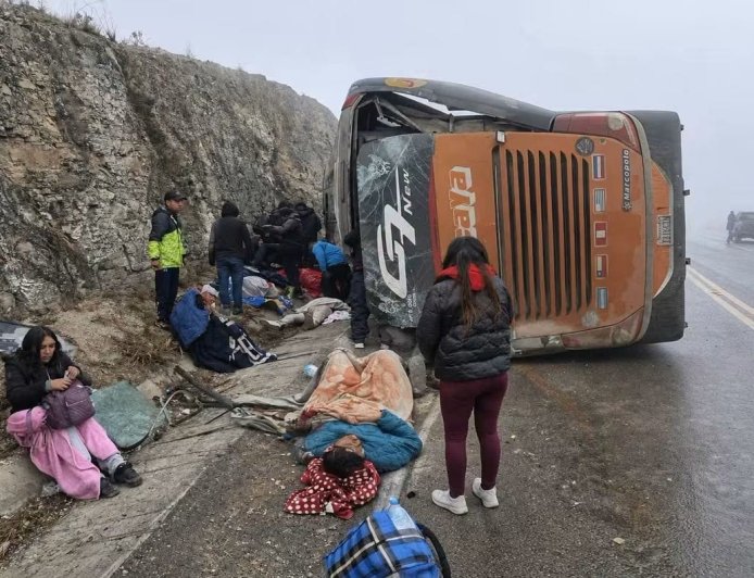 Bus de La Empresa Padcaya Trasladaba 31 pasajeros y 3 Perdieron la Vida en el Accidente Suscitado en Cochas.