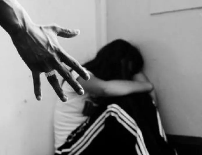 30 años de cárcel para hombre acusado de violar reiteradamente a su hija en Caraparí - Tarija
