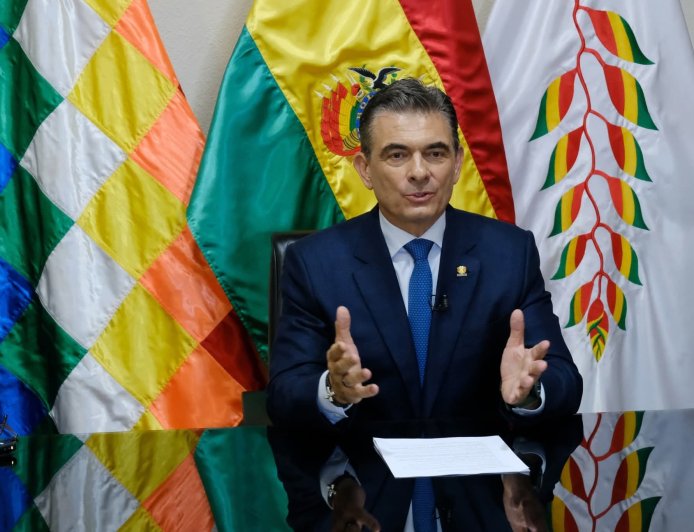 Gobierno elimina la subvención al diésel y anuncia nuevo esquema de precios.