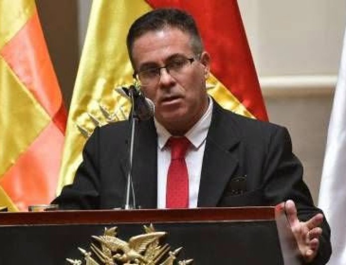 Urioste pide a fiscales departamentales poner sus cargos a disposición y anuncia cambios en el Ministerio Público
