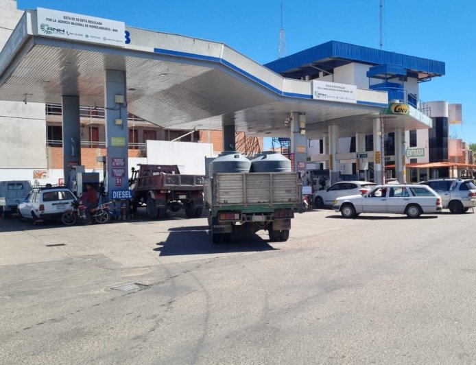 Se terminan las filas para cargar combustible en surtidores de Tarija