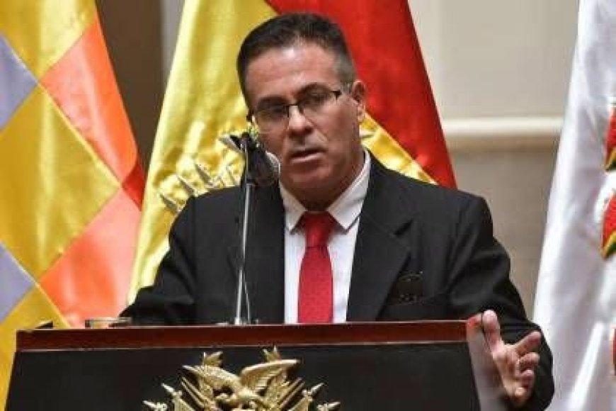Urioste pide a fiscales departamentales poner sus cargos a disposición y anuncia cambios en el Ministerio Público