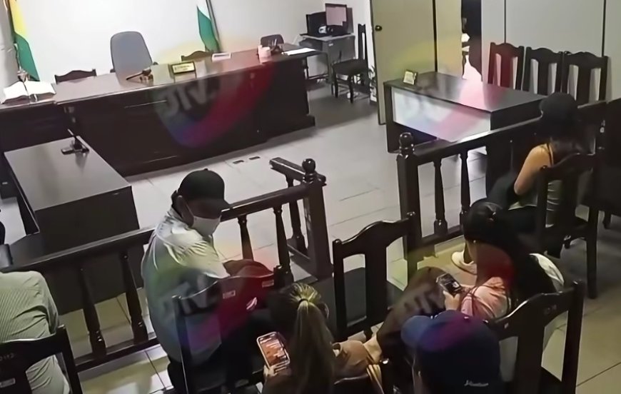 Fiscal acusado de cobrar por asistir a audiencias comparece ante un juez en Santa Cruz