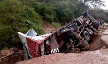 Lluvias causan accidente de tránsito en la ruta Palos Blancos - Yacuiba.