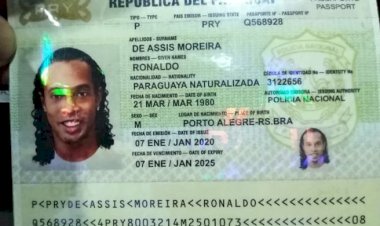 Ronaldinho es arrestado en Paraguay por portar pasaporte falso