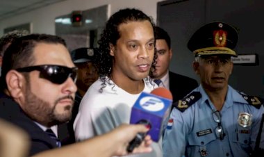 Ronaldinho Gaúcho cumple el lunes un mes de prisión en Paraguay