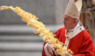 El papa inicia una Semana Santa sin fieles por el coronavirus