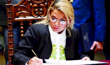 Añez anuncia seguro de vida para personal de salud y amplía bono a secundaria