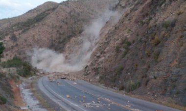 Dinamitaron ruta Cochabamba–Oruro en protesta por la no flexibilización de la cuarentena