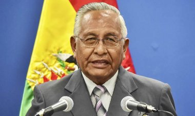 Cárdenas acusa al exministro Aguilar de prohibir la educación virtual con sanciones