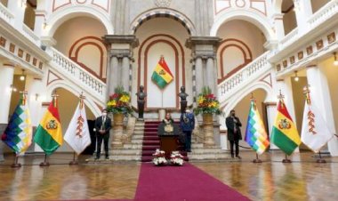 Añez convoca a candidatos a firmar un «acuerdo por los bonos»