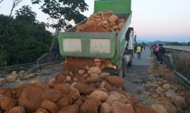 Acuerdan levantar bloqueos y realizar elecciones el 18 de octubre