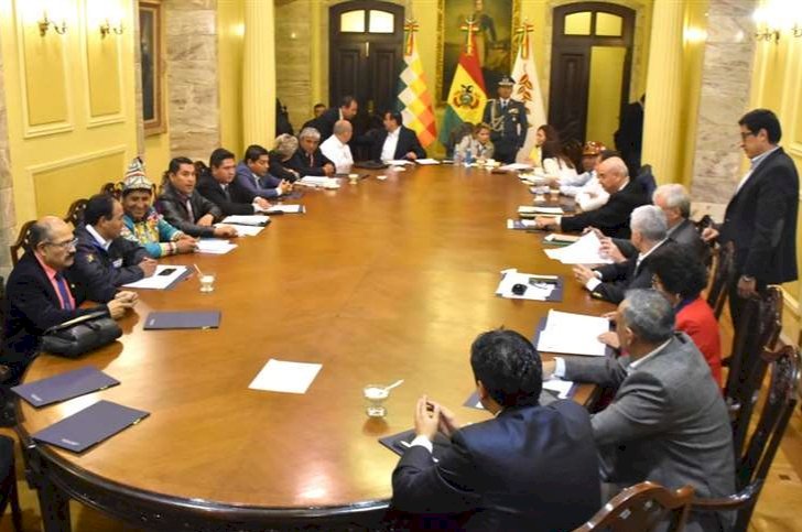 Áñez solicitó la renuncia de todos sus ministros ante la inscripción de candidaturas