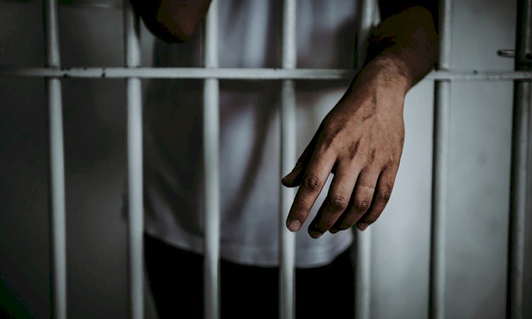 Sujeto violó a una mujer de la tercera edad y fue sentenciado a 20 años de cárcel.