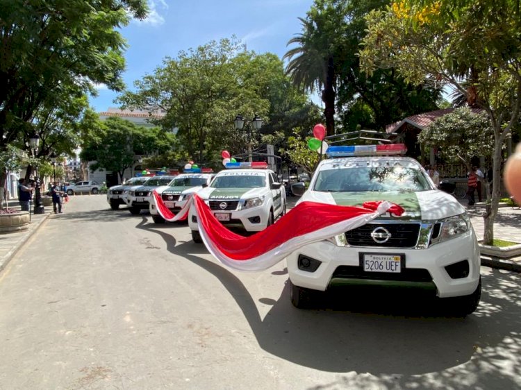 Gobernación entrego cinco patrullas policiales a la institución verde olivo en Tarija.