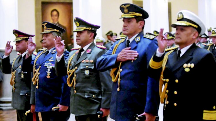 Cambian a jefe del Ejército por supuestos contactos con Evo