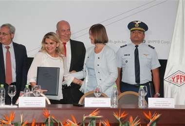 Áñez anuncia nuevos campos de gas y petróleo en Chuquisaca y Santa Cruz