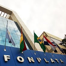 Fonplata entrega $us 200.000 a Bolivia para la compra de equipamiento médico