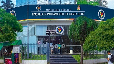 Juez envía a la cárcel a las primeras dos personas por no cumplir la cuarentena