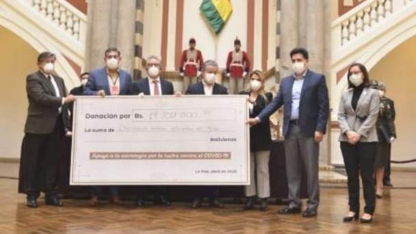 Privados donan Bs 22 millones; Añez dice serán para insumos contra el Covid-19