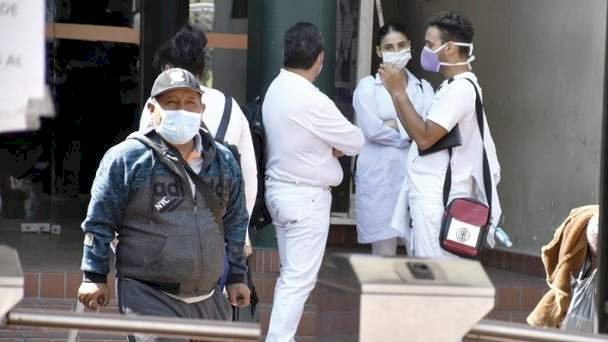 Médicos amenazan con renuncias y paros a falta de bioseguridad