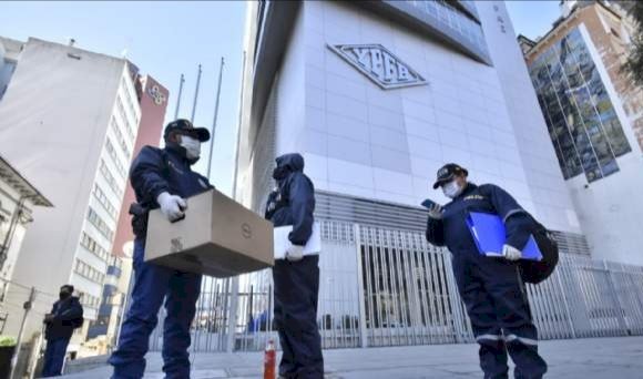 Detienen a funcionaria de YPFB por caso de compra directa de seguros