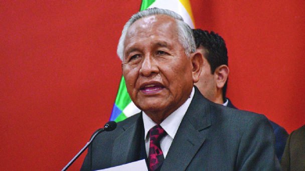 Cárdenas dice que halló y desbarató grupos de choque del MAS en su ministerio