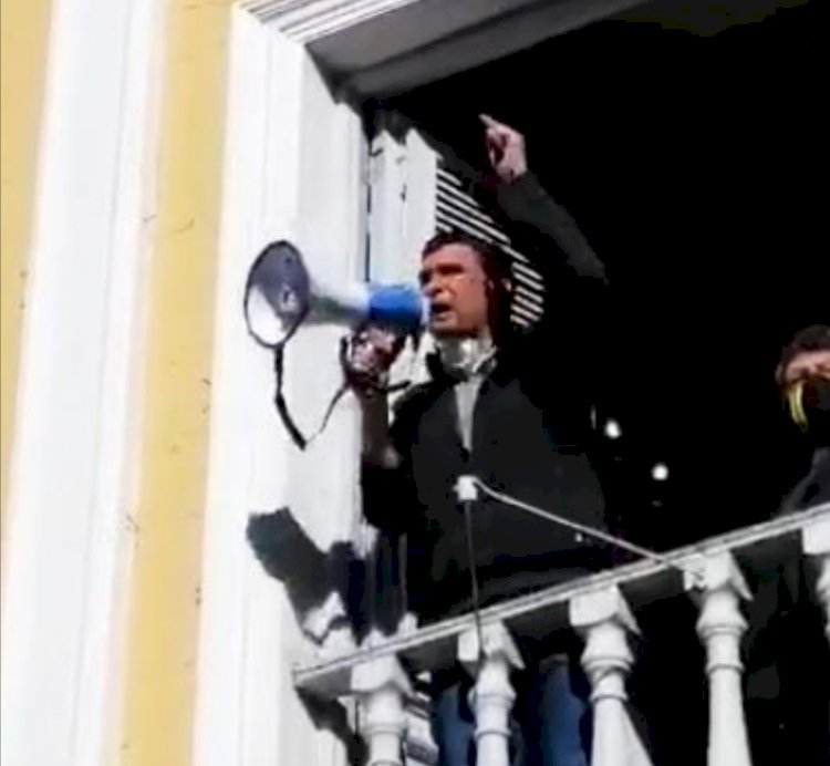 Leyes retira su renuncia y dice que sigue siendo el alcalde de Cochabamba