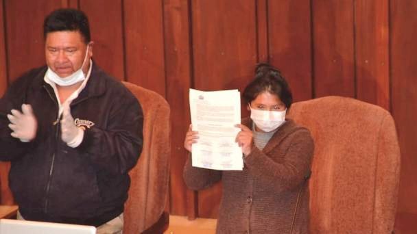 Fiscalía admite denuncia contra Eva Copa y Sergio Choque por el caso ascensos en las FFAA