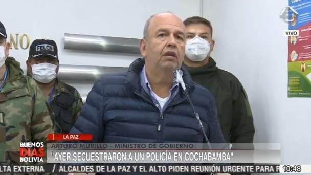 Gobierno secuestra 107 kilogramos de droga, explosivos y culpa al MAS