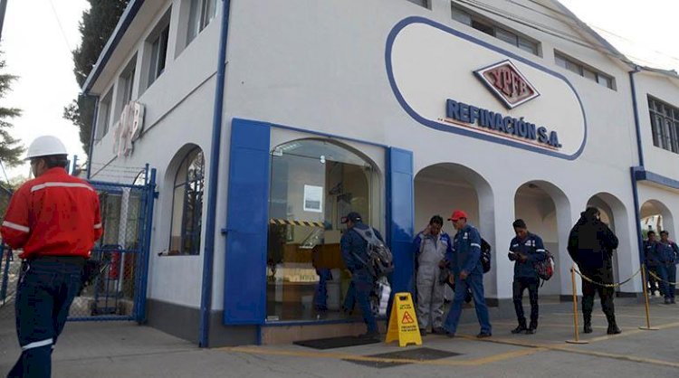 Fiscalía ordena aprehensión de siete funcionarios de YPFB por caso seguros