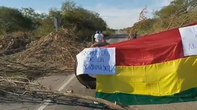 Trabajadores en salud inician bloqueo indefinido en Villa Montes