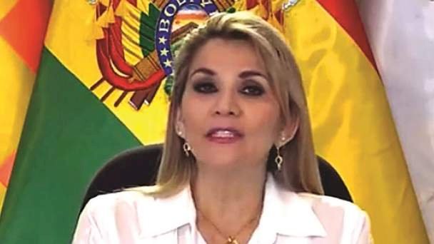 Añez: «Estamos subiendo en el pico de la pandemia»