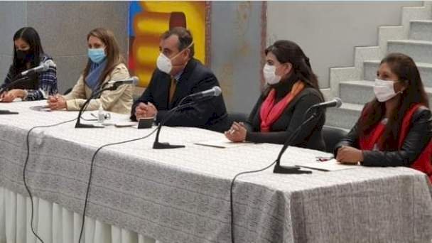 Añez lanza crédito con interés del 3% para promover el consumo y crear empleo