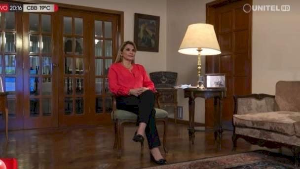 Añez anuncia Bono Salud condicionado a la aprobación de créditos