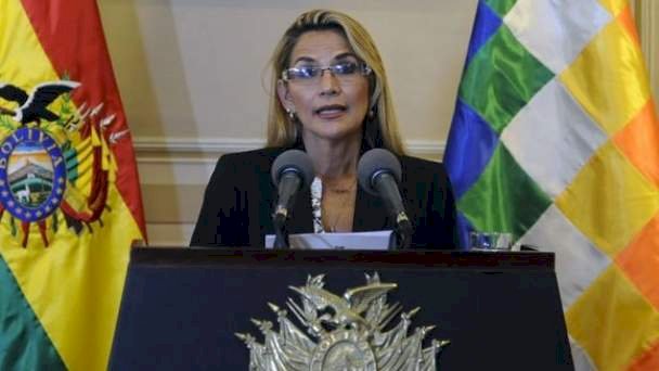 Añez convoca a un “diálogo político” a sectores movilizados, TSE, legisladores y candidatos
