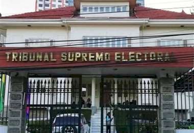 El TSE deja que el Tribunal Constitucional defina la sanción al MAS