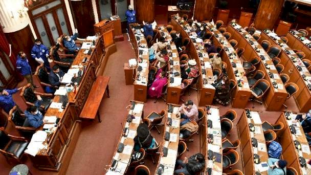 Diputados aprueban créditos de $us 700 millones para el pago de bonos