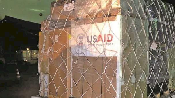 Covid: llegan al país 200 respiradores donados por EEUU